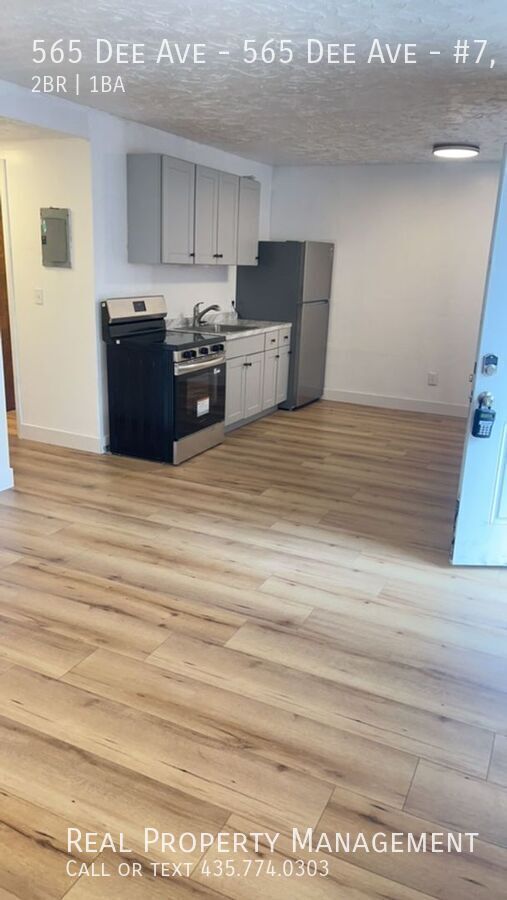 Foto del edificio - 565 Dee Ave