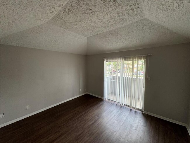 Building Photo - 13611 Ravensway Dr
