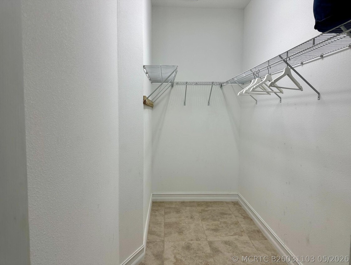 Building Photo - 6112 NW Cullen Way