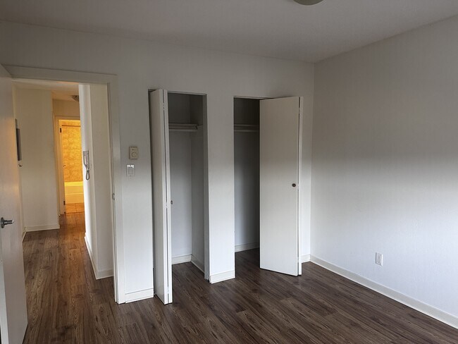 Photo du bâtiment - 1150 Queens Ave
