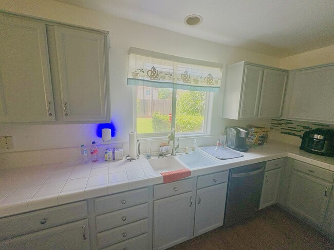 Foto del edificio - 10960 Woolwich Way