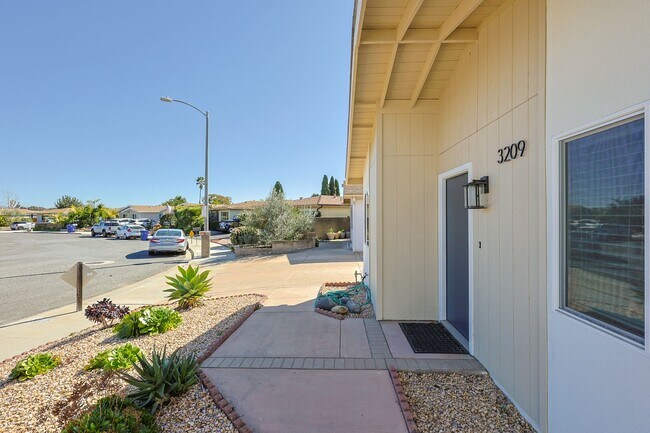 Foto del edificio - Peaceful 3BD/2BA Home in 55+ Community with Yard & Garage