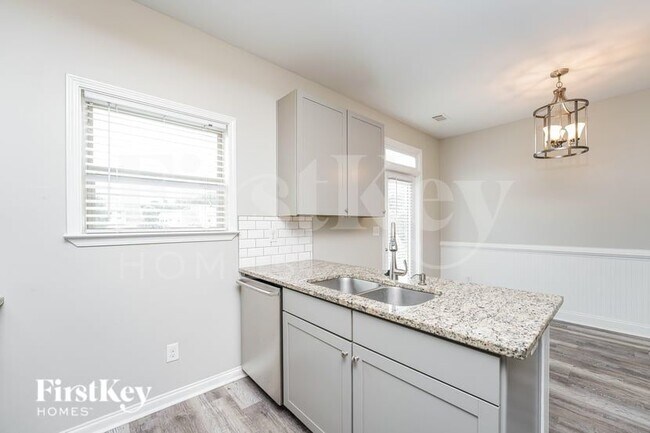 Building Photo - 1035 Sutherland Dr