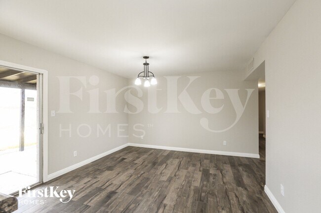 Building Photo - 1302 W Kristal Way