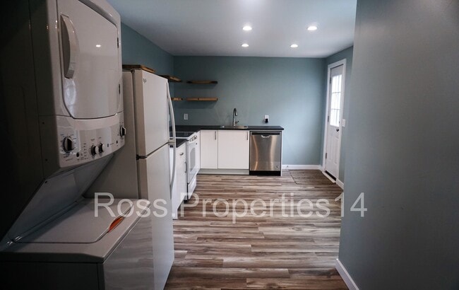 New Flooring Throughout Unit - 99 Pickering Rd