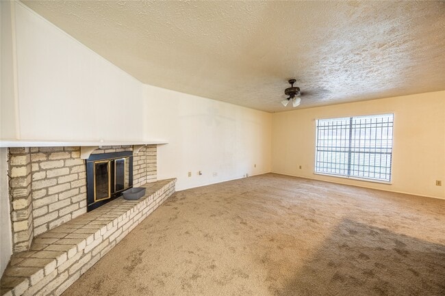 Building Photo - 14658 Flair Dr