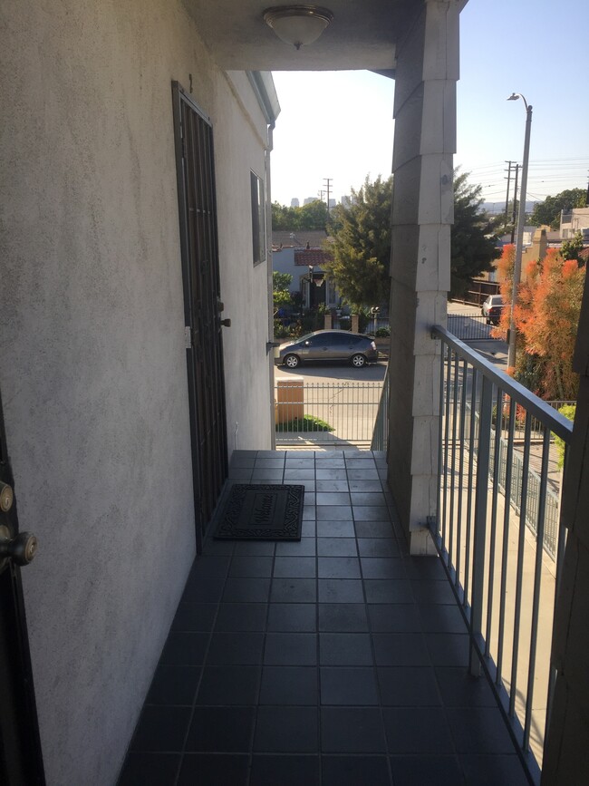 Building Photo - 1832 S Curson Ave