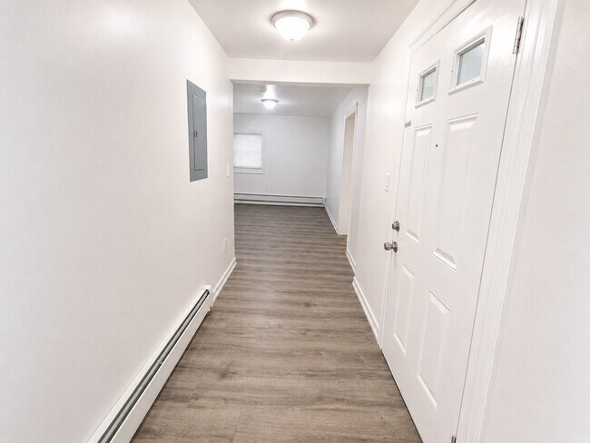 Building Photo - 121 Brookside Ave