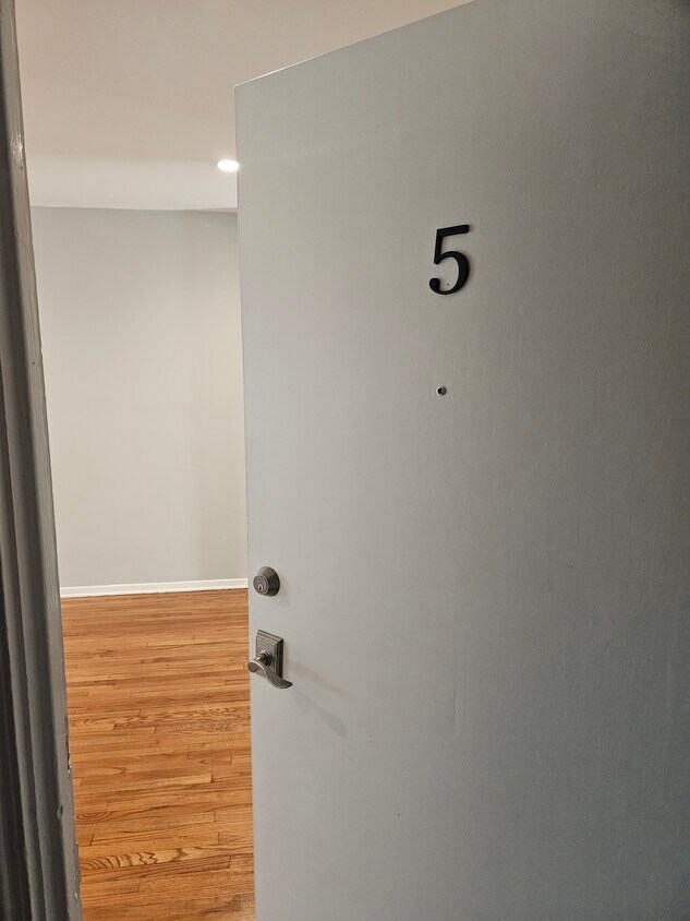 Foto principal - 1227 S Holt Ave