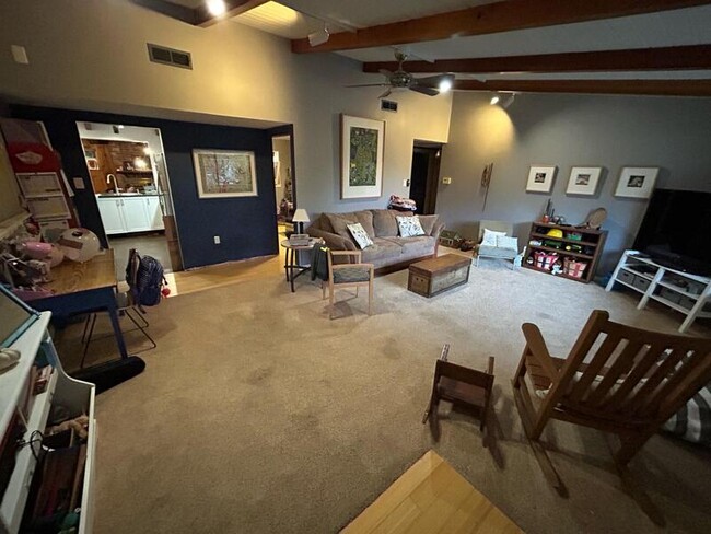 Building Photo - 6704 Evergreen Dr