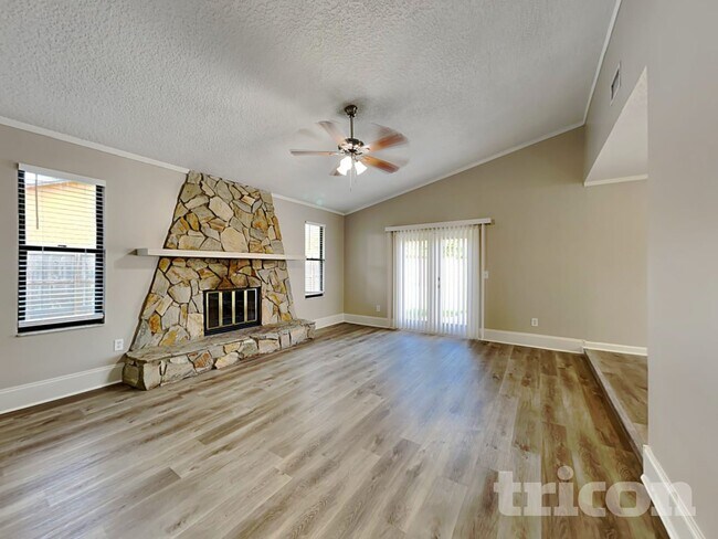 Building Photo - 804 Elmwood St