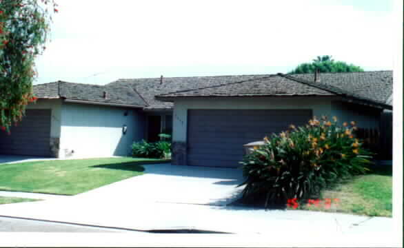 Building Photo - 8630 Henderson Rd