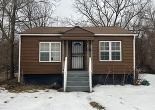 Building Photo - 2210 Blades Ave