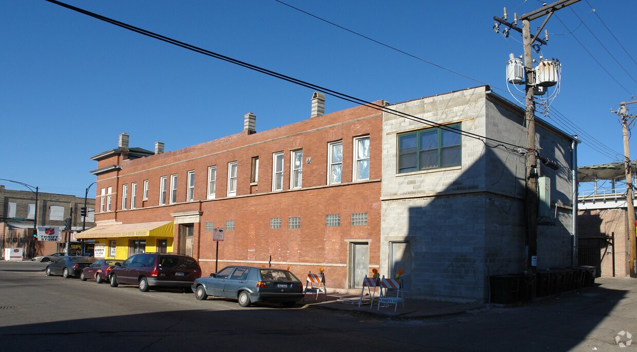 Building Photo - 2025 S Western Ave