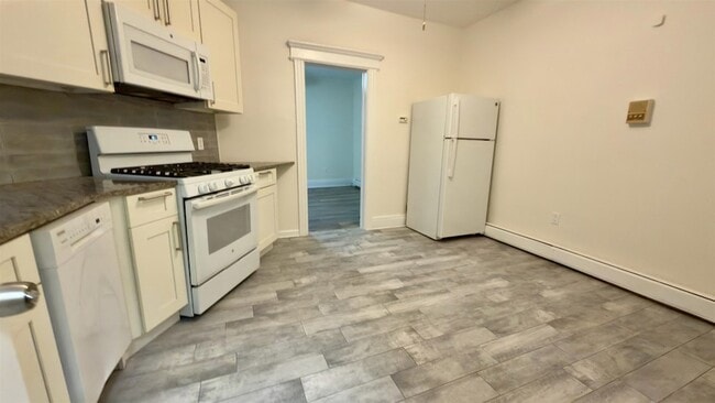 Building Photo - 668-670 John F. Kennedy Boulevard Unit 5