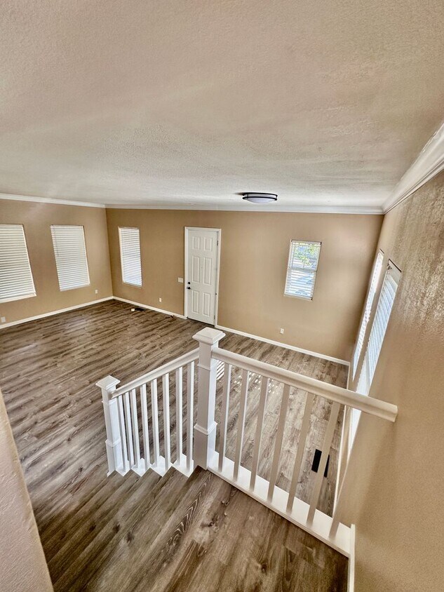 Foto principal - 4 bed/ 4.5 bath in Santa Rosa