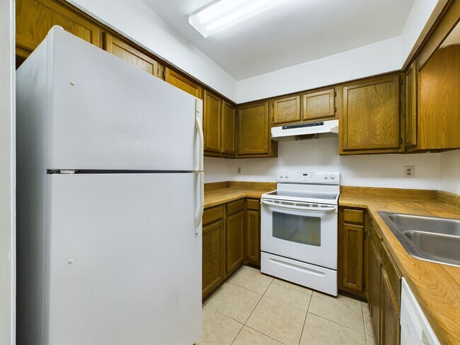 Building Photo - 3150 Belle Meade Dr