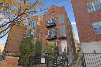 Building Photo - 1336 N Dean St