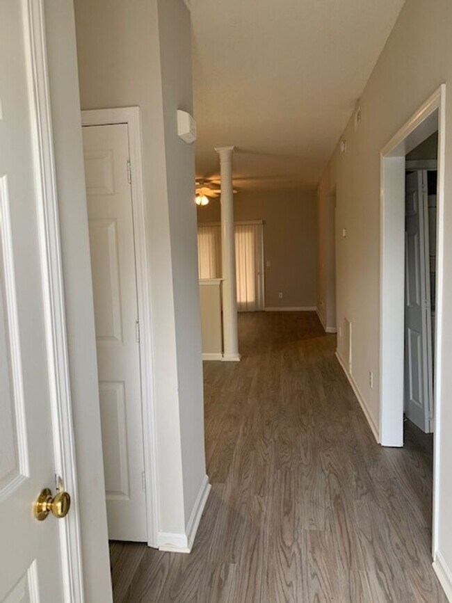 Building Photo - 4631 McClelland Dr