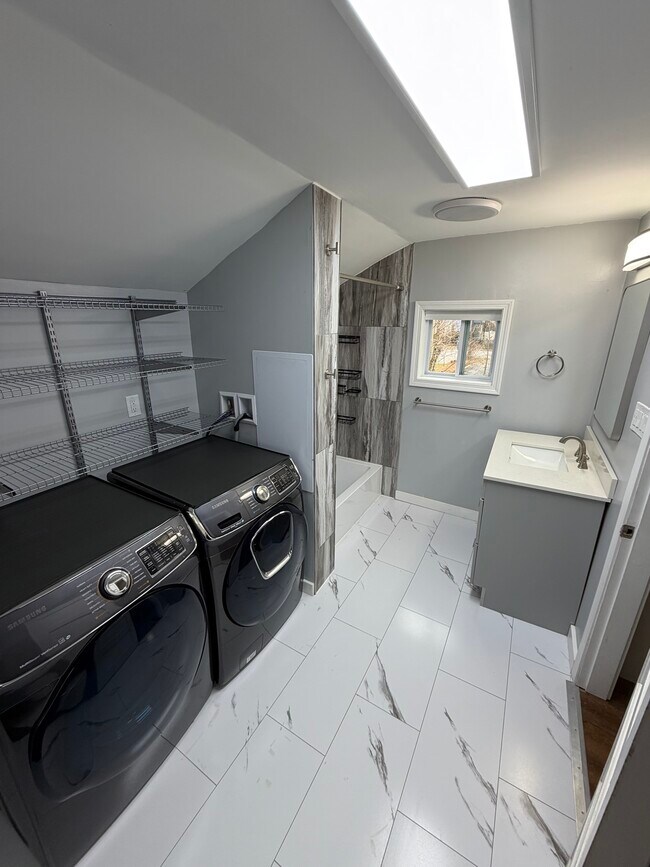 Building Photo - 15 Essex St