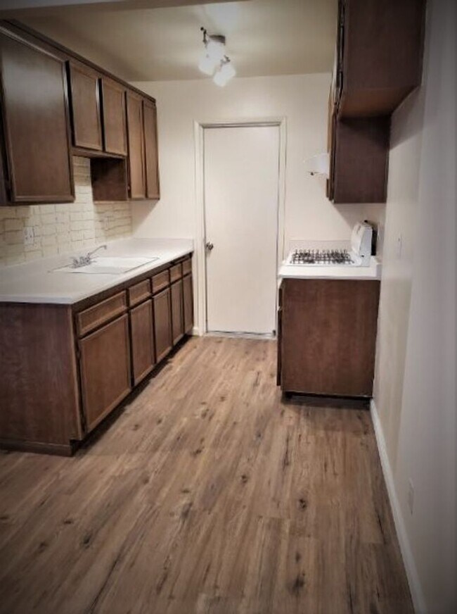 Foto del edificio - Price Reduced! Spacious 2 Bed, 2 Bath + Bo...
