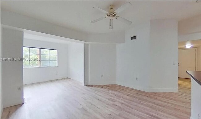 Foto del edificio - 2544 Centergate Dr