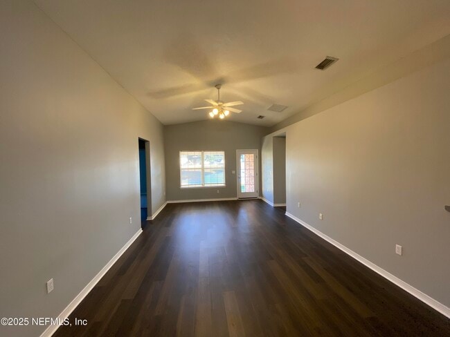 Building Photo - 2402 Creekfront Dr