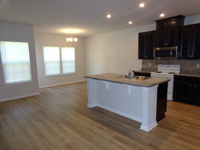 Building Photo - Beautiful Huber Heights 3 Bed 2 Bath Ranch!