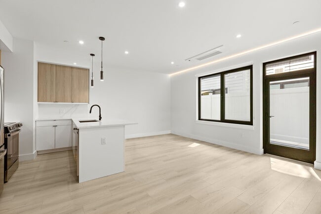 Building Photo - Parc West