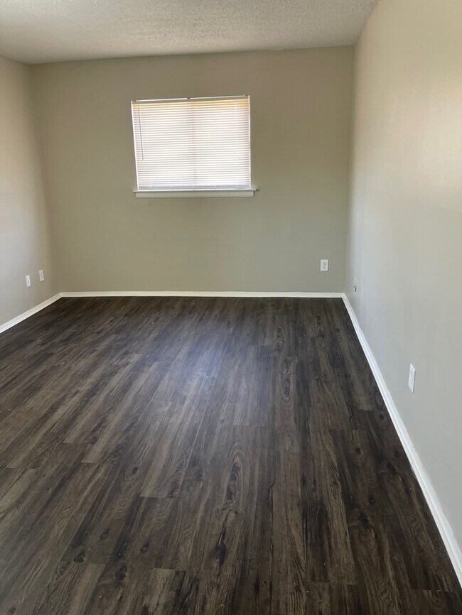 Foto del edificio - 2115 Bennett Ave
