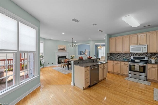 Building Photo - 232 Suri Dr