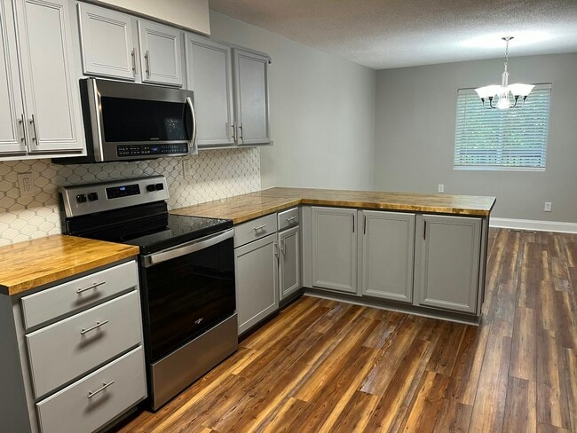 Photo - 2205 Ridgecrest Dr House