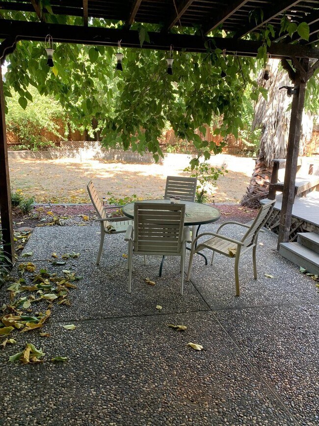 Foto del edificio - 4 br, 2.5 bath House - 365 Arlington Circle