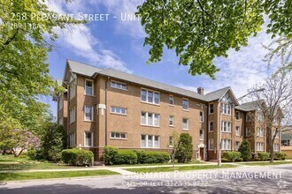 Building Photo - 258 Pleasant St
