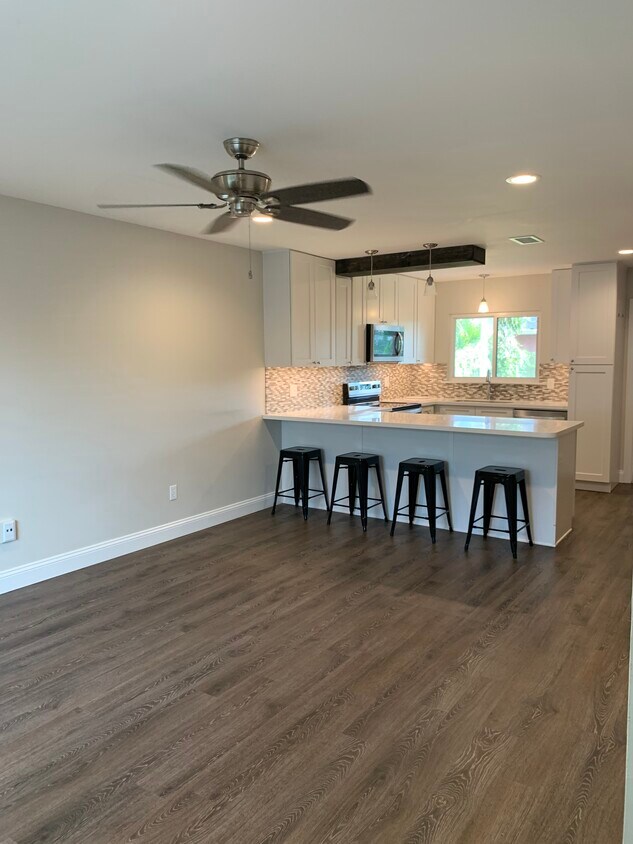 Kitchen with eating counter - 603 5th Street North