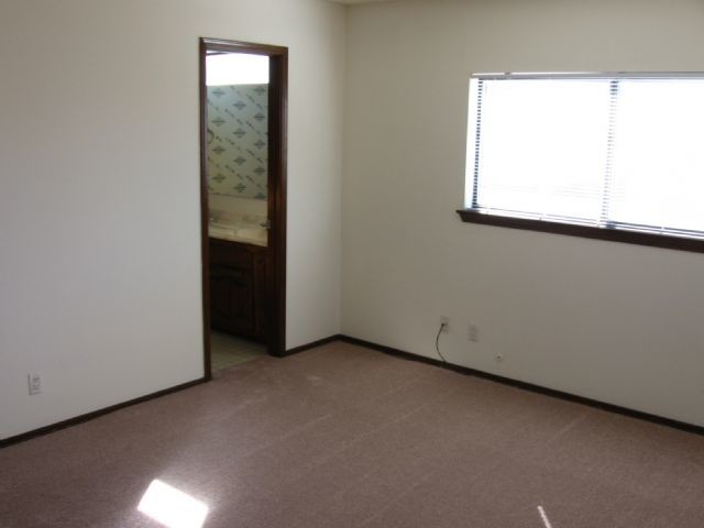 Building Photo - 9405 Tasco Dr NE