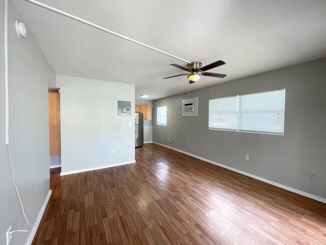 Foto del edificio - 1339 W Point Dr