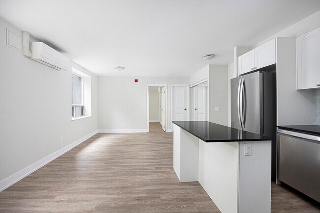 Photo du bâtiment - 65 & 65 A Hillside Drive