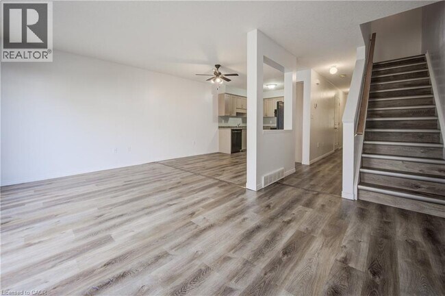 Photo du bâtiment - 110 Activa Ave