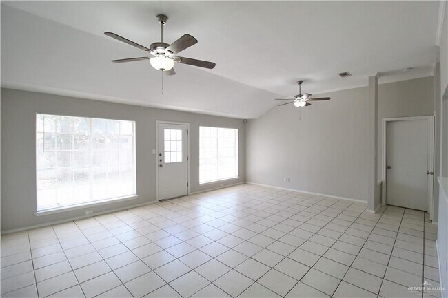 Foto del edificio - 2210 E 29th St