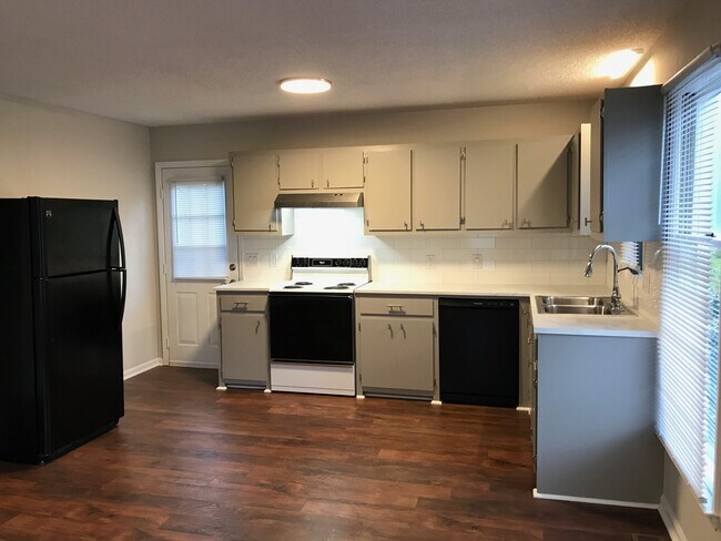 Building Photo - 1131 Plaid St
