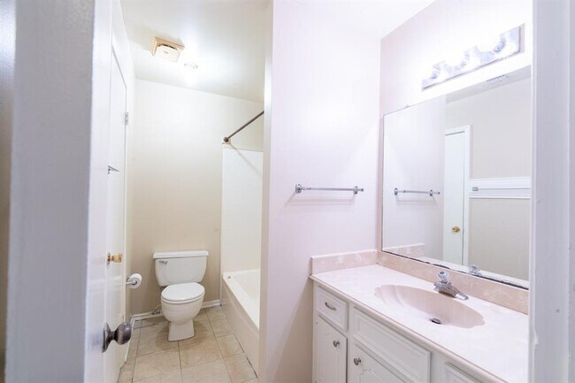 Foto del edificio - 4613 Orange Cir N