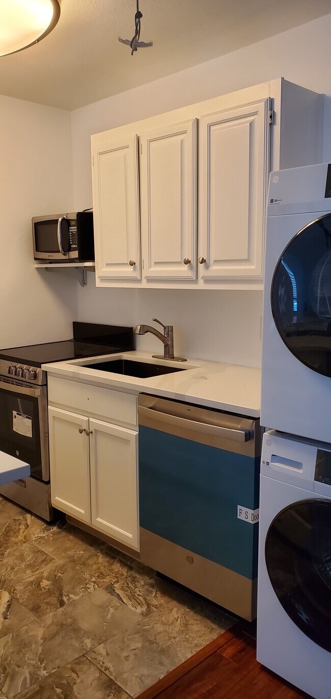 Building Photo - 1508 Summertree Ct