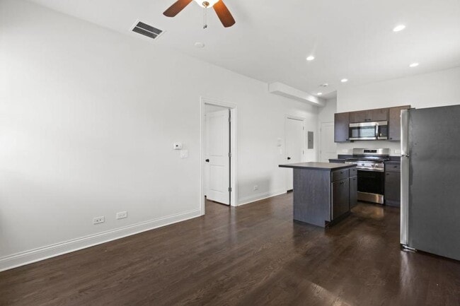 Building Photo - 1 bedroom in Chicago IL 60618