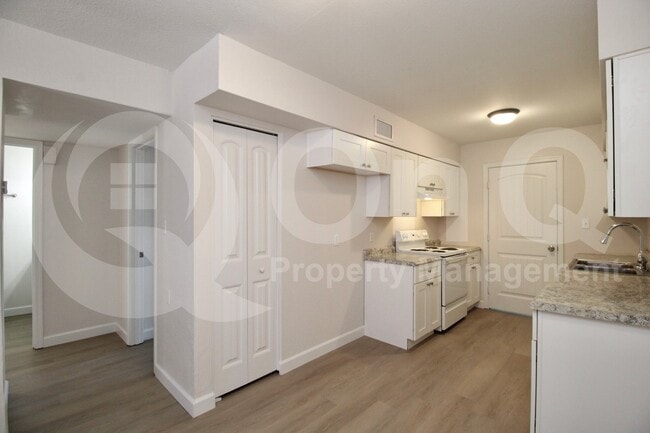 Foto del edificio - 27 W Inglewood St