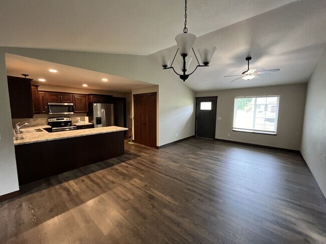 Foto del edificio - 4948 Waylon St