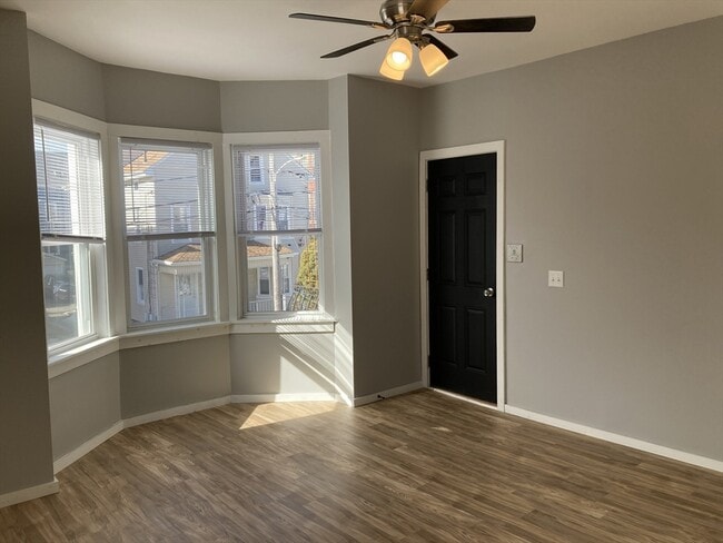 Building Photo - 49 Linden St