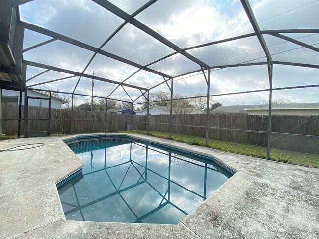 Foto del edificio - COZY 3 BEDROOM WITH POOL