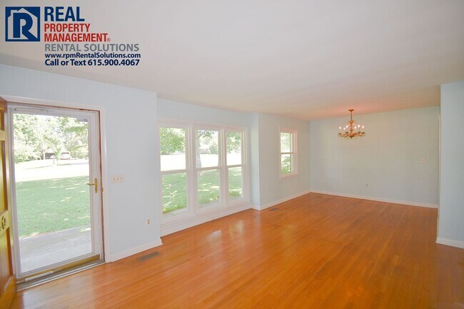Foto del edificio - 1460 Compton Rd