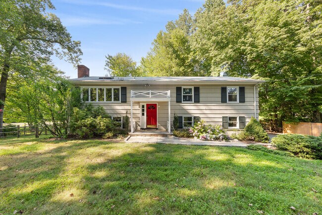 Building Photo - 156 Tokeneke Rd